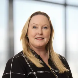 Rachel Holt headshot