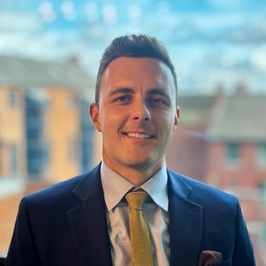 Headshot of Aaron Thomas