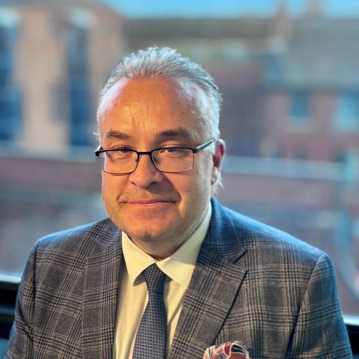 Headshot of Glenn Thomas